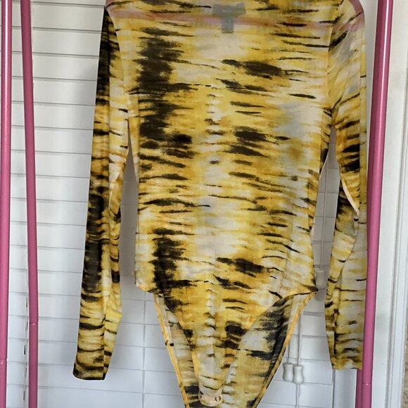 ๐ฅ Trendy Mixed-Print Fashion BUNDLE โ Zebra Bodysuit, Matching Set & More! ๐ฅ - Picture 2 of 5